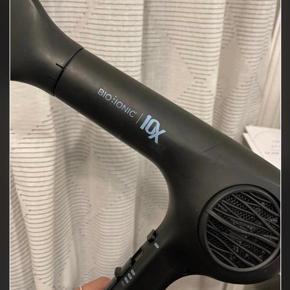 Bio ionic 10x blow dryer - Picture 4 of 5